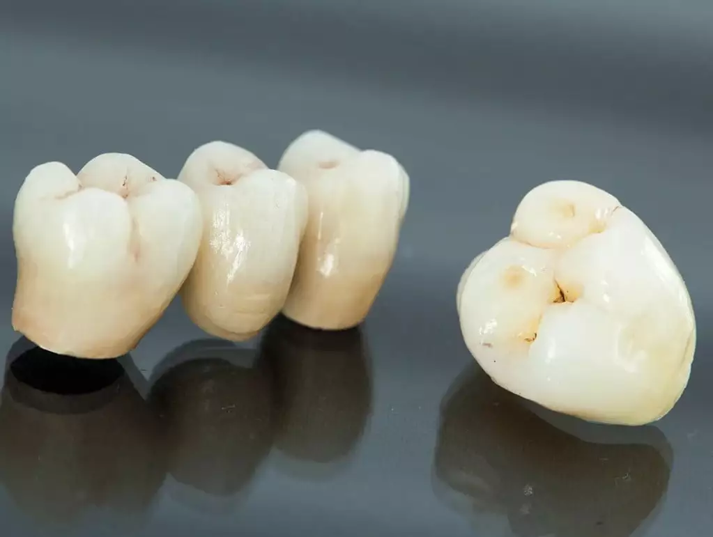 болит зуб под коронкой